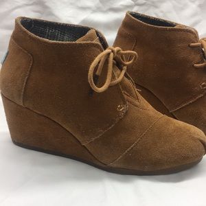 Toms suede botties